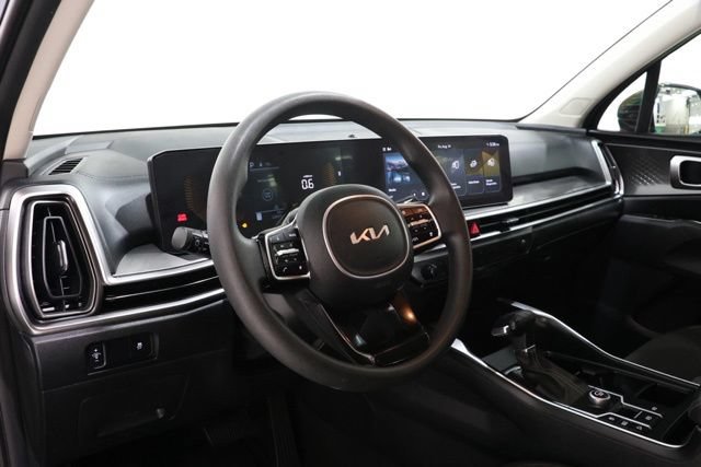 Used 2025 Kia Sorento LX FWD image 15