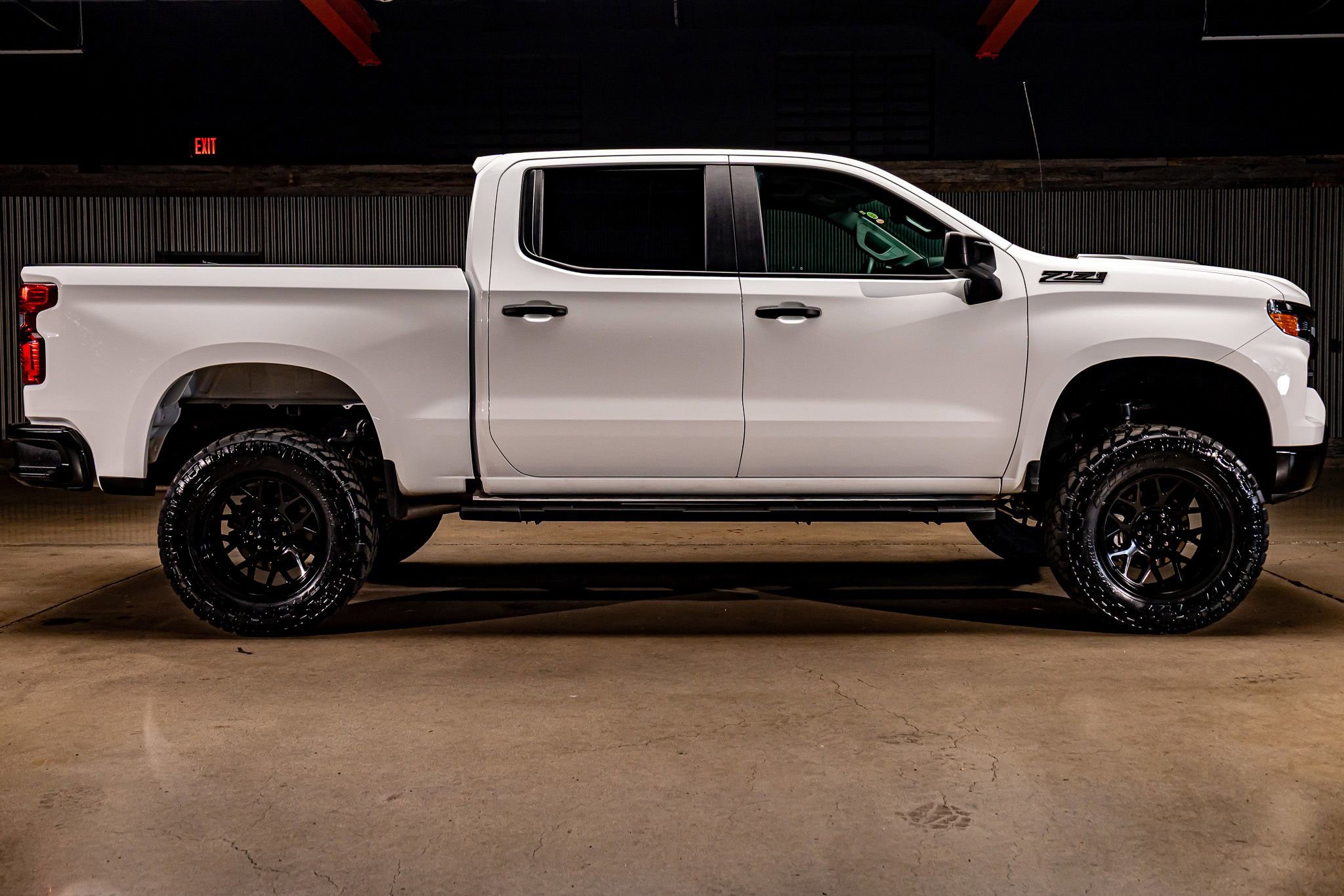 Used 2025 Chevrolet Silverado 1500 Custom Trail Boss w/ LPO, Dark Essentials Package image 11