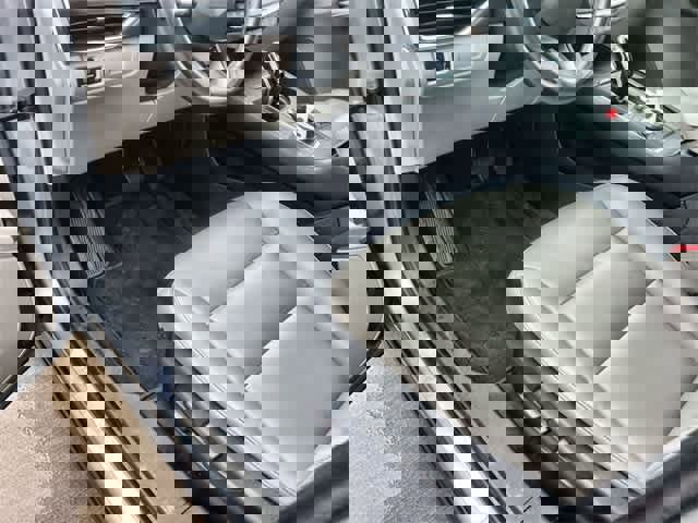 Used 2023 Cadillac XT4 Luxury w/ Cold Weather Package image 3