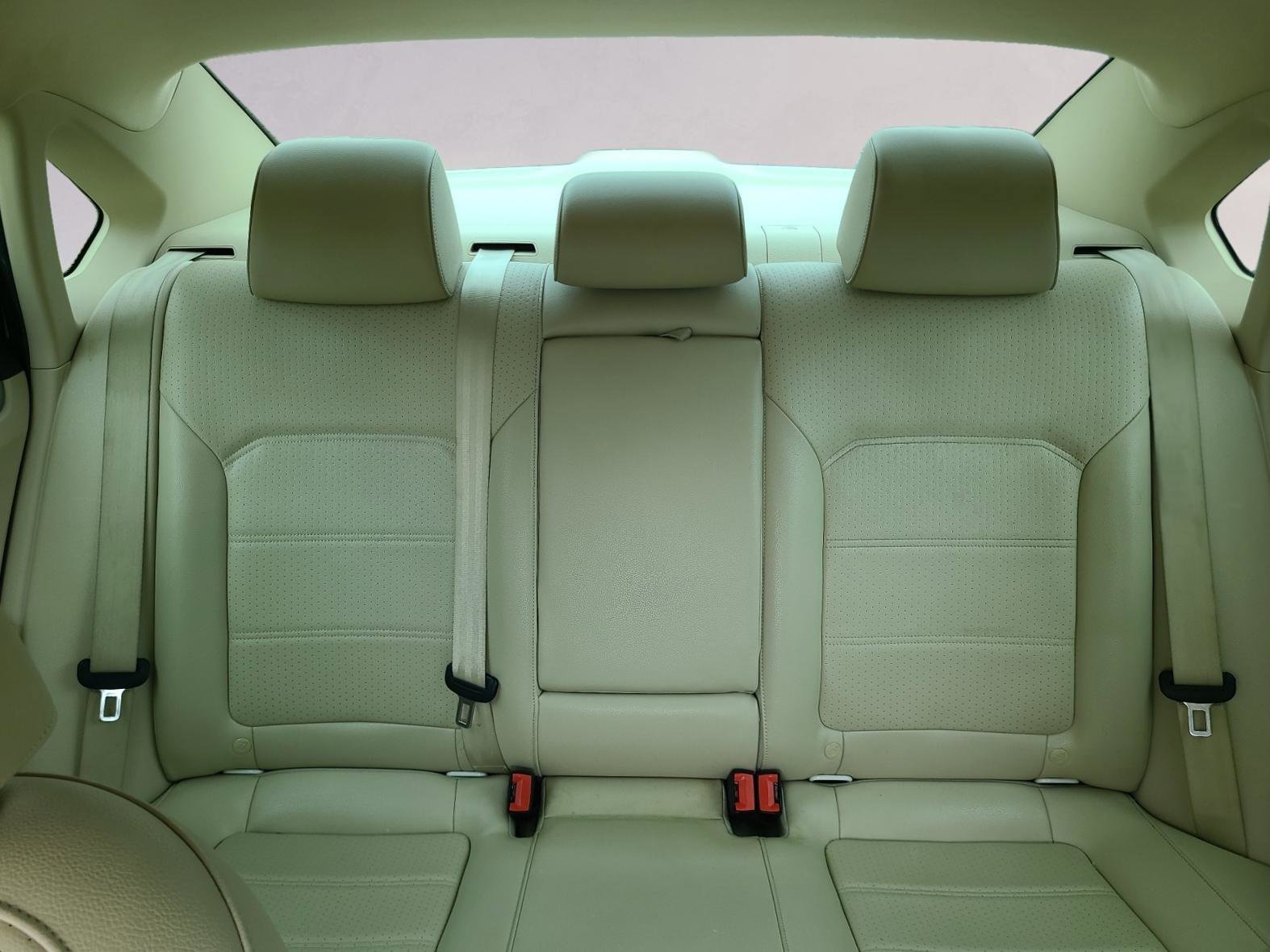 Used 2013 Volkswagen Passat 2.5 S image 17