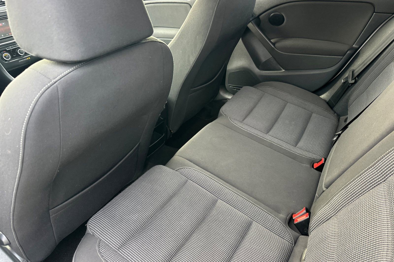 Used 2012 Volkswagen Golf 4-Door image 9