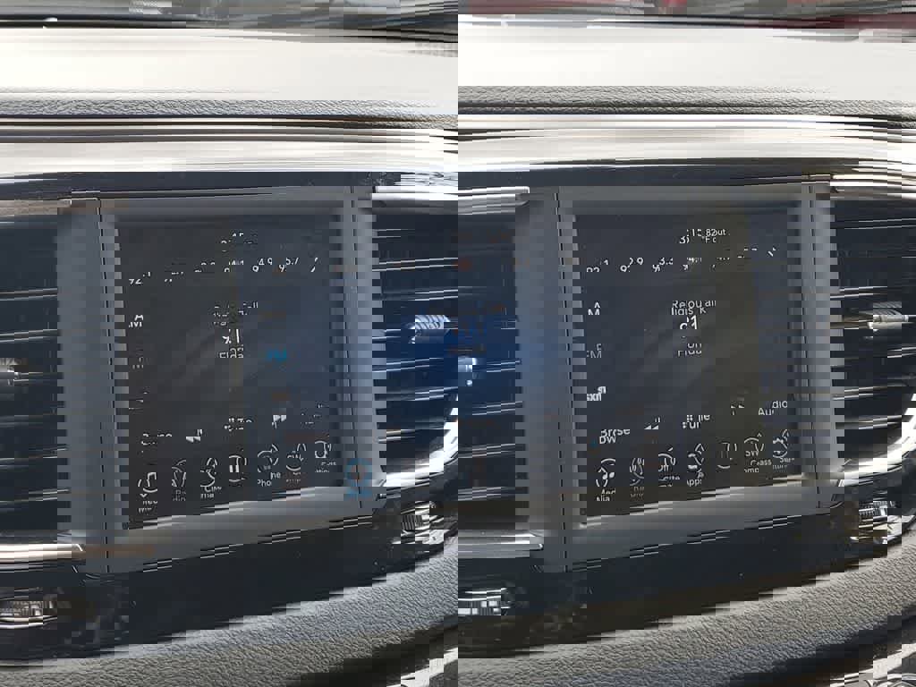 Used 2020 Chrysler Pacifica Touring w/ Tire & Wheel Group image 26