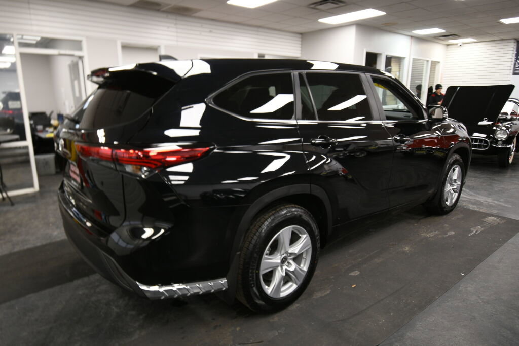 Certified 2023 Toyota Highlander L image 7