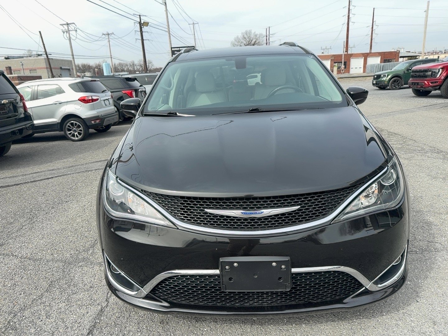 Used 2018 Chrysler Pacifica Touring-L image 9