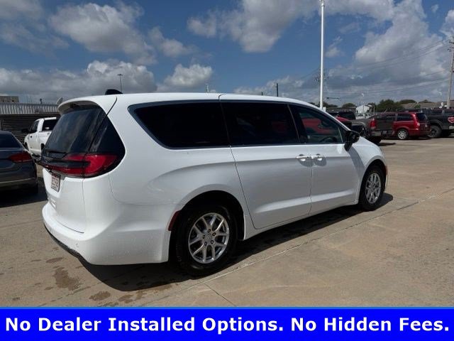 Used 2026 Chrysler Pacifica Select FWD image 3