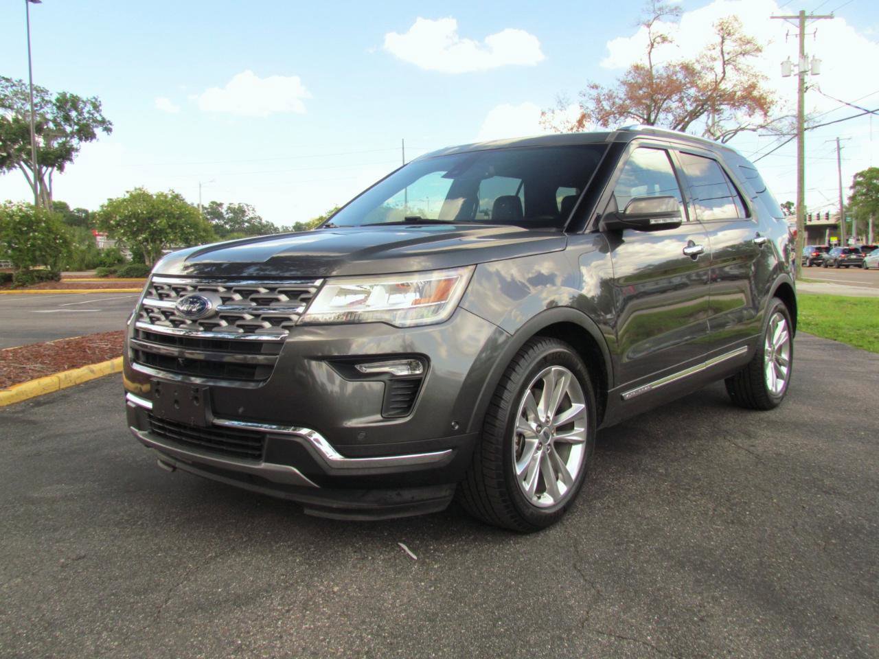 Used 2018 Ford Explorer Limited w/ Equipment Group 301A FWD image 2