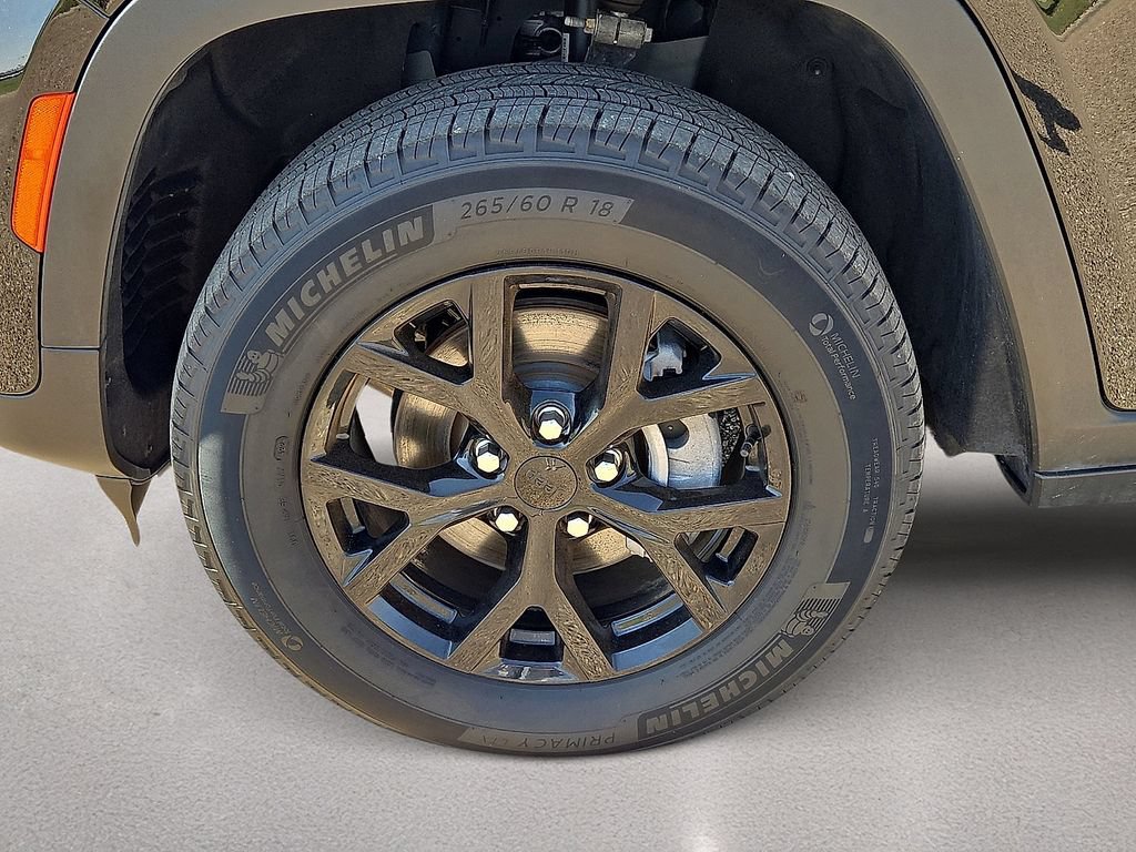 Used 2025 Jeep Grand Cherokee Altitude AWD/4WD image 10