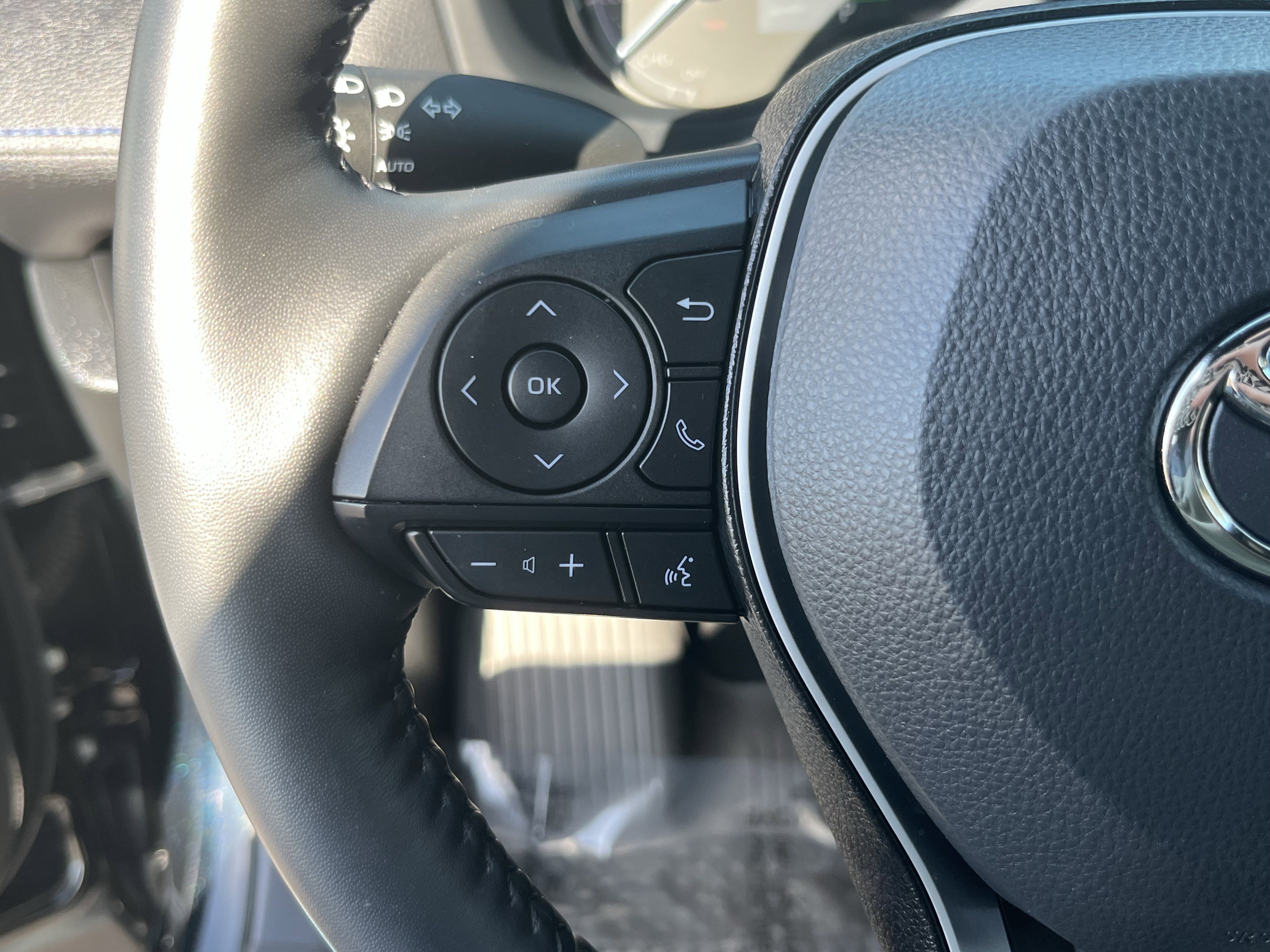 Used 2023 Toyota RAV4 SE w/ SE Grade Weather Package image 20