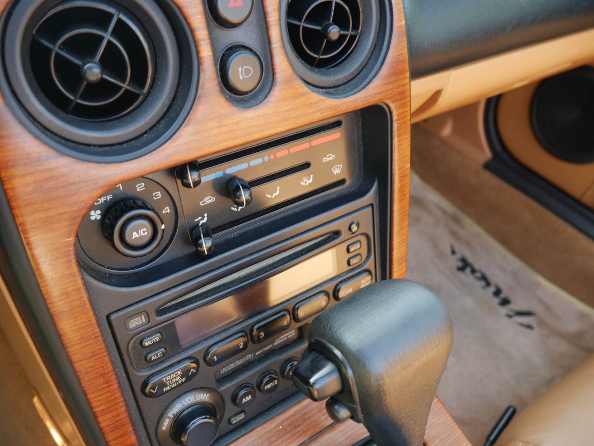 Used 1997 MAZDA MX-5 Miata RWD image 51