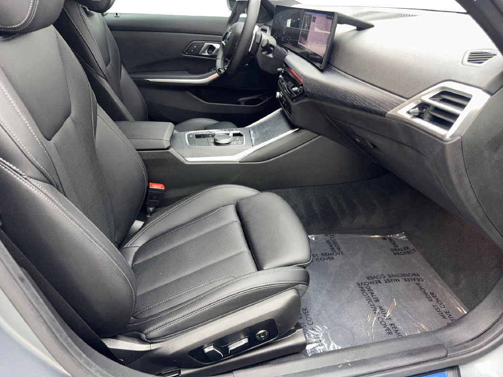 Used 2025 BMW 330i Sedan w/ Premium Package RWD image 46