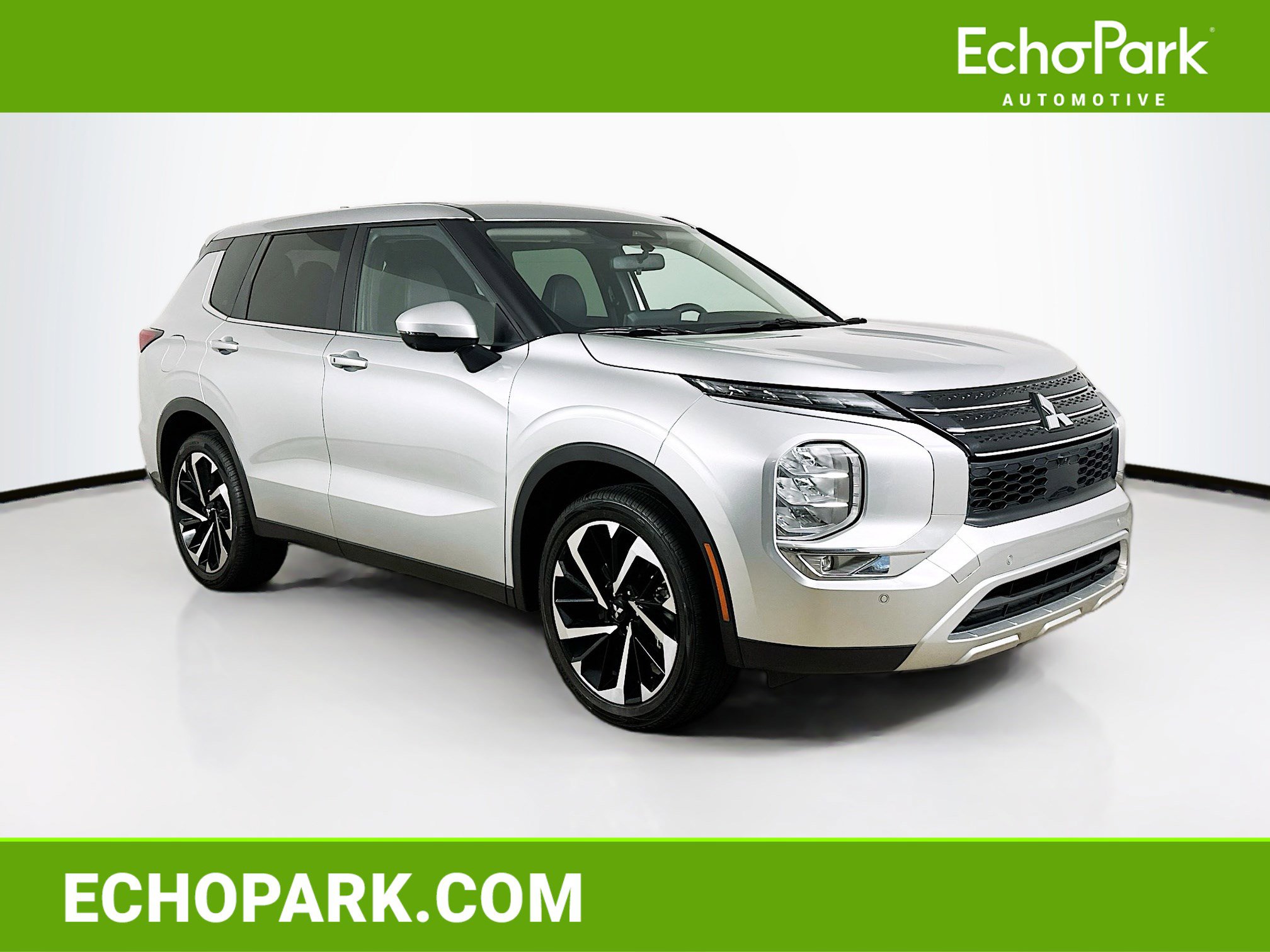 Used 2024 Mitsubishi Outlander SE image 1