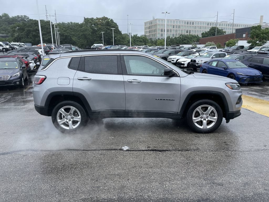 Used 2024 Jeep Compass Latitude AWD/4WD image 7