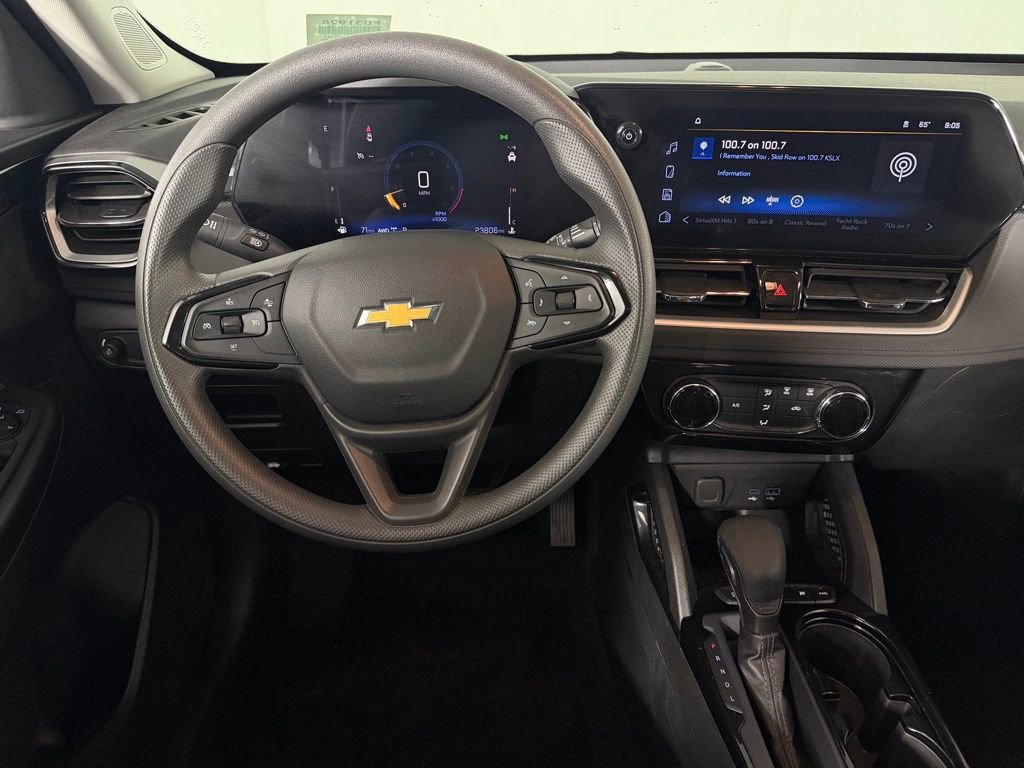 Used 2025 Chevrolet TrailBlazer LT AWD/4WD image 13