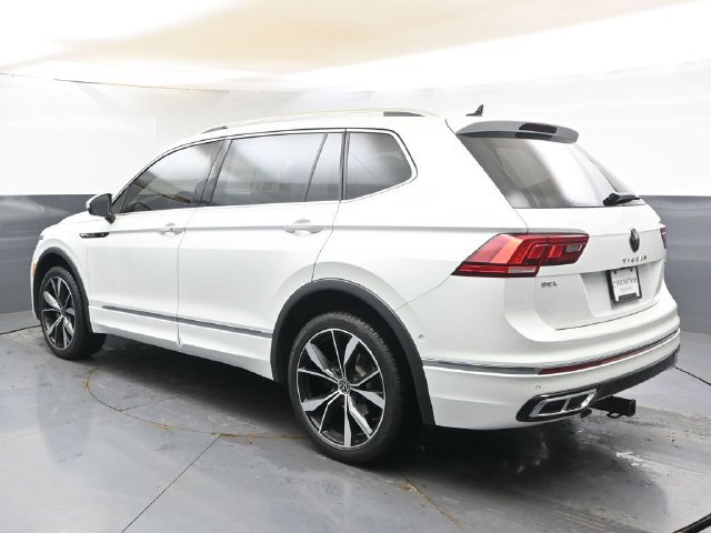 Used 2024 Volkswagen Tiguan SEL R-Line AWD/4WD image 3