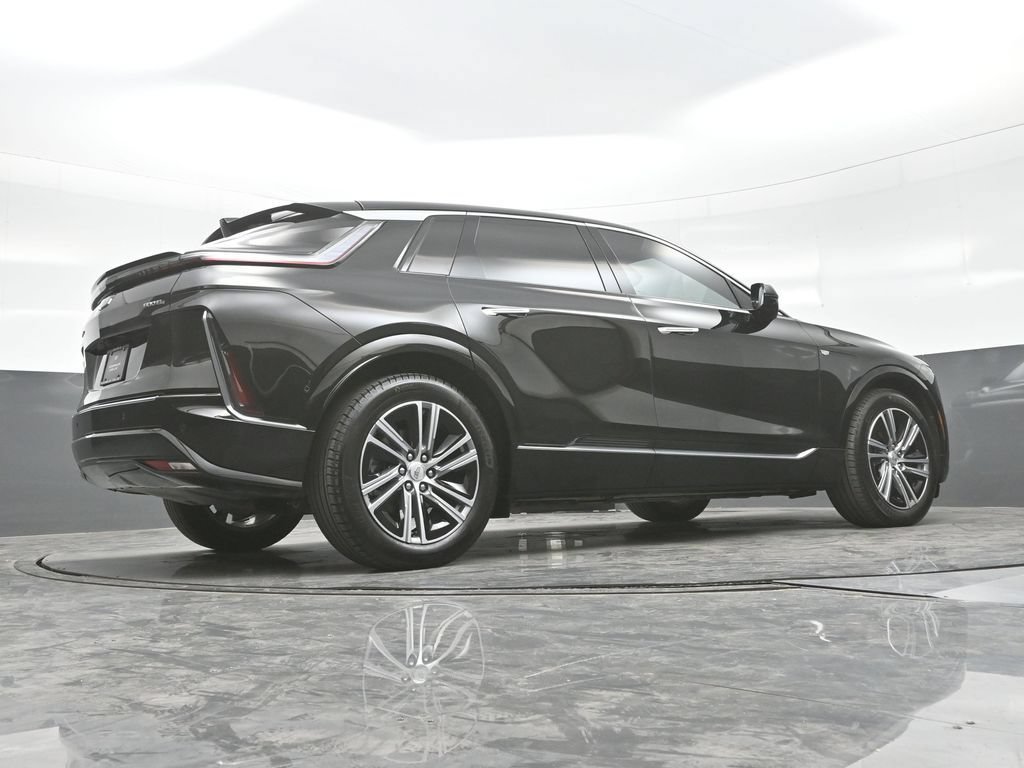 Certified 2024 Cadillac Lyriq Luxury AWD/4WD image 24