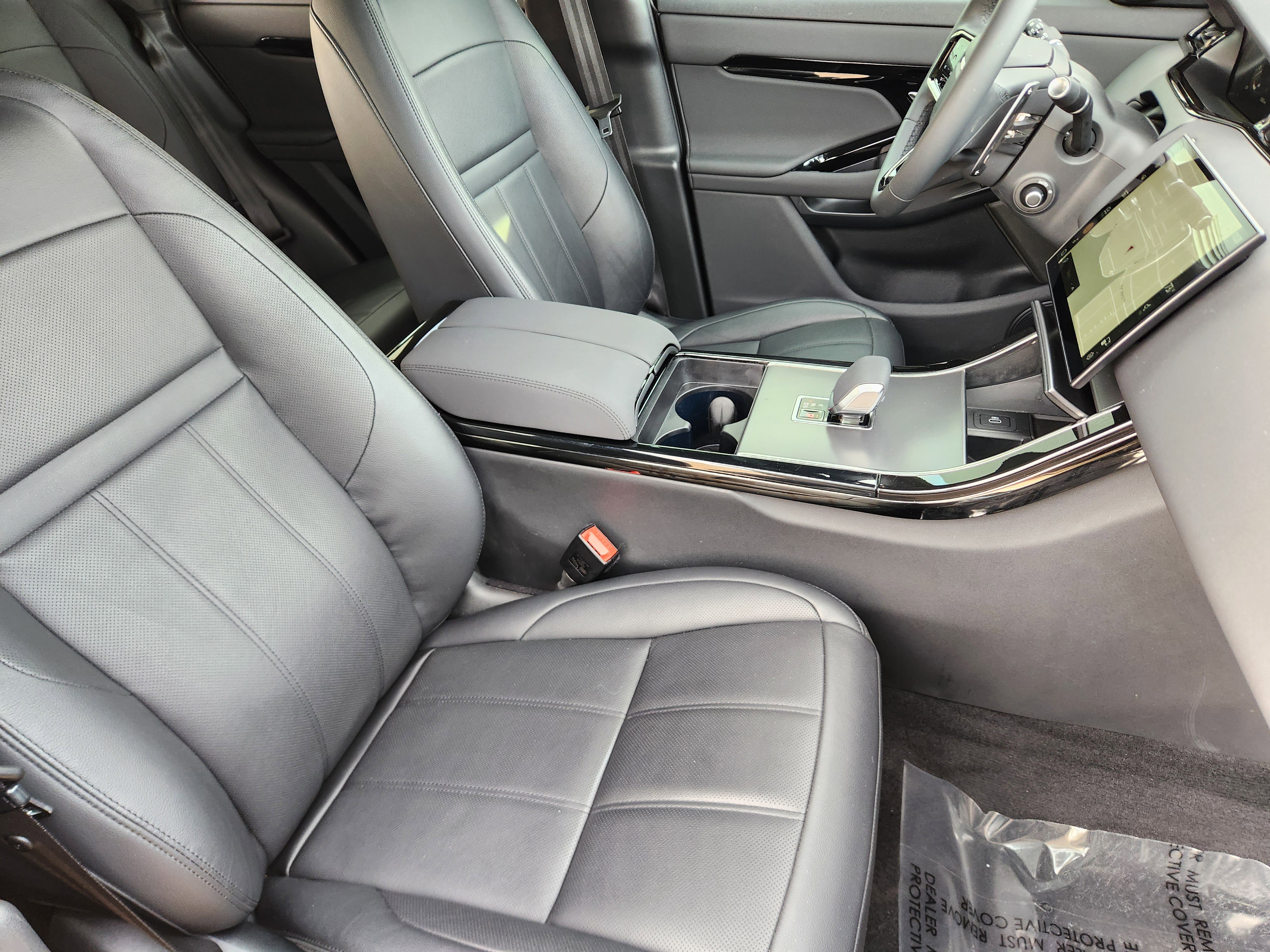 Used 2025 Land Rover Range Rover Evoque Dynamic SE image 15