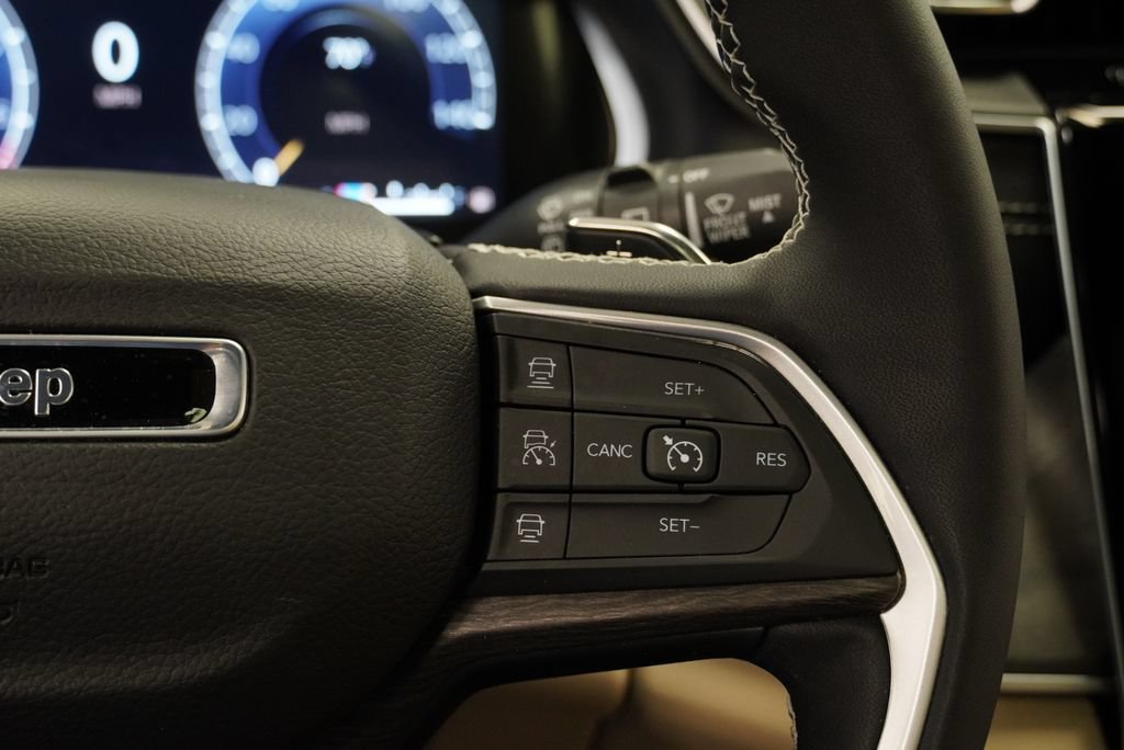Certified 2025 Jeep Grand Cherokee L Limited w/ Luxury Tech Group II AWD/4WD image 43
