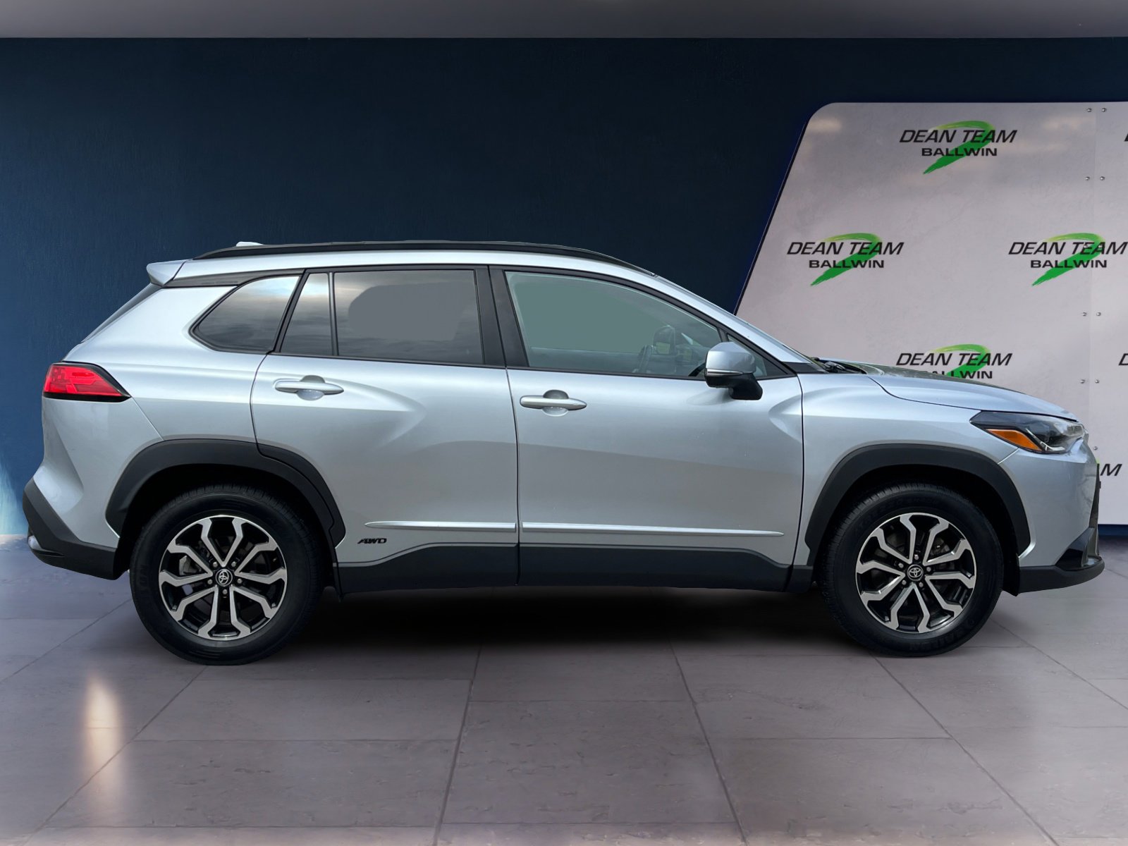 Used 2024 Toyota Corolla Cross AWD Hybrid image 10