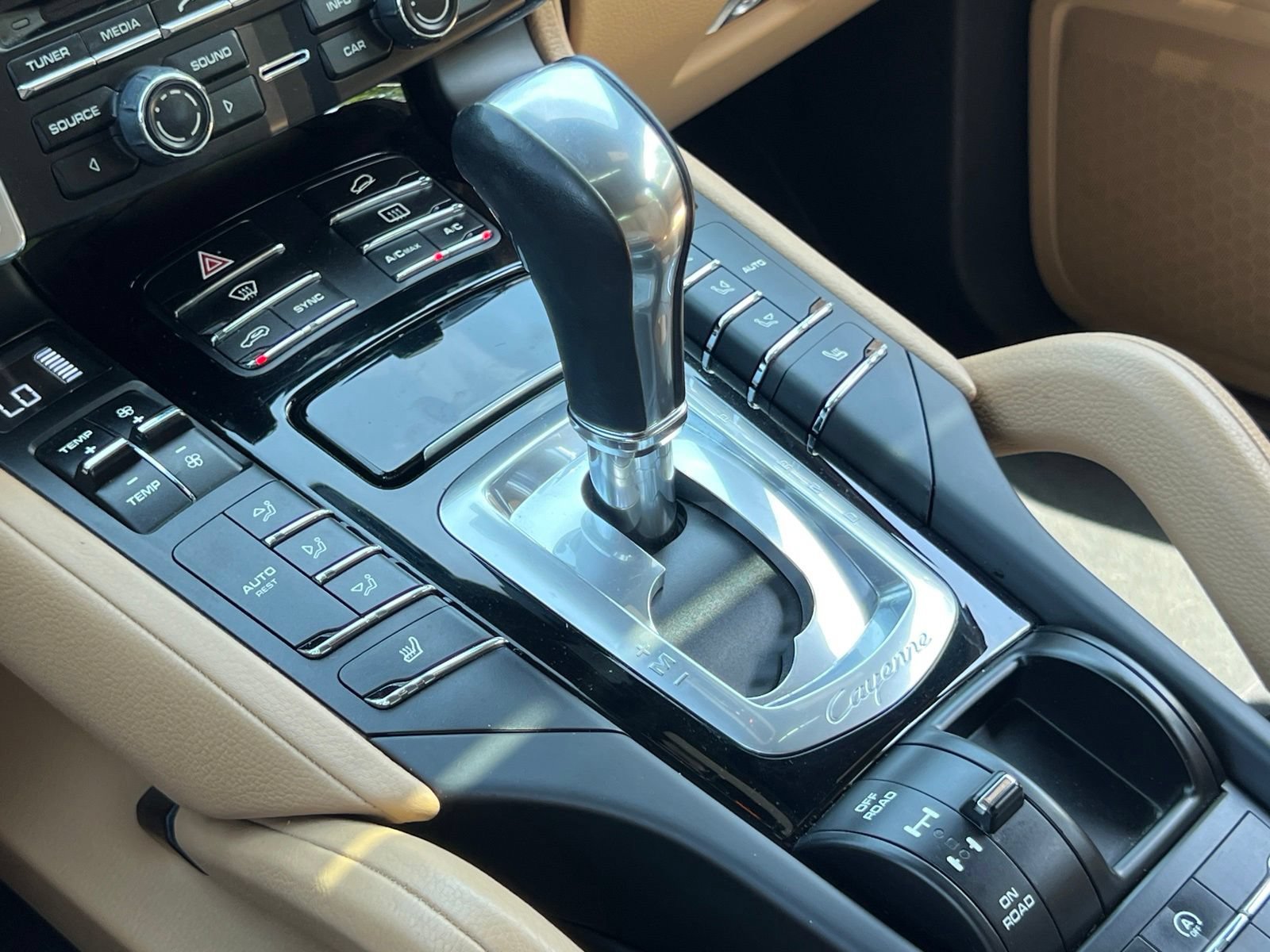Used 2016 Porsche Cayenne AWD/4WD image 32
