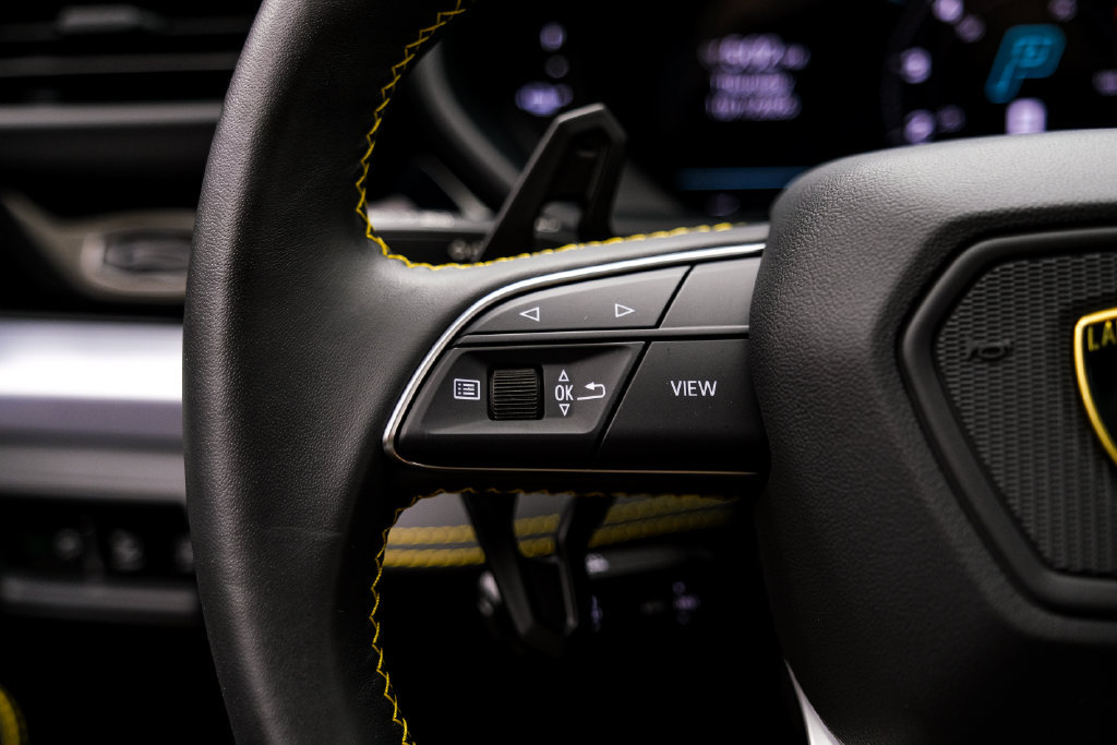 Used 2025 Lamborghini Urus SE AWD/4WD image 19