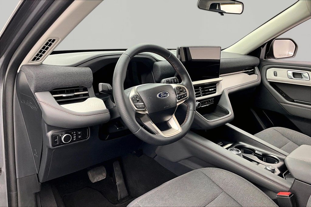 Certified 2025 Ford Explorer Active AWD/4WD image 14