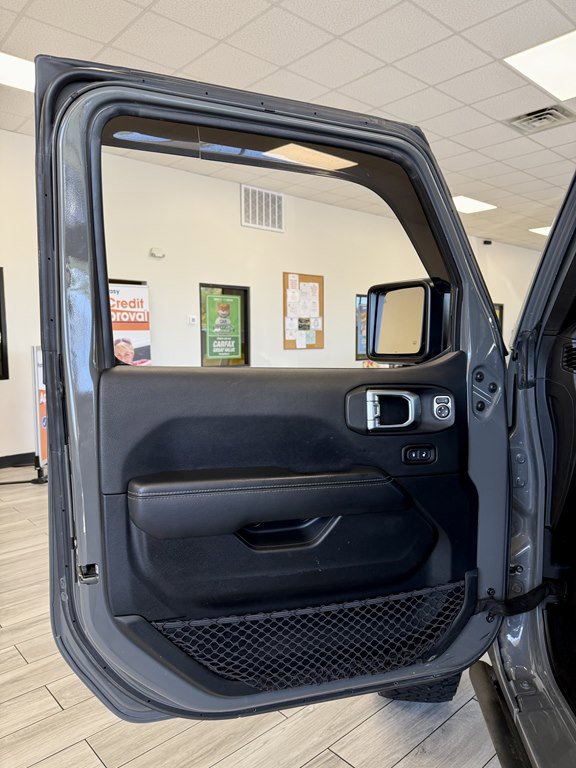 Used 2020 Jeep Gladiator Overland image 15