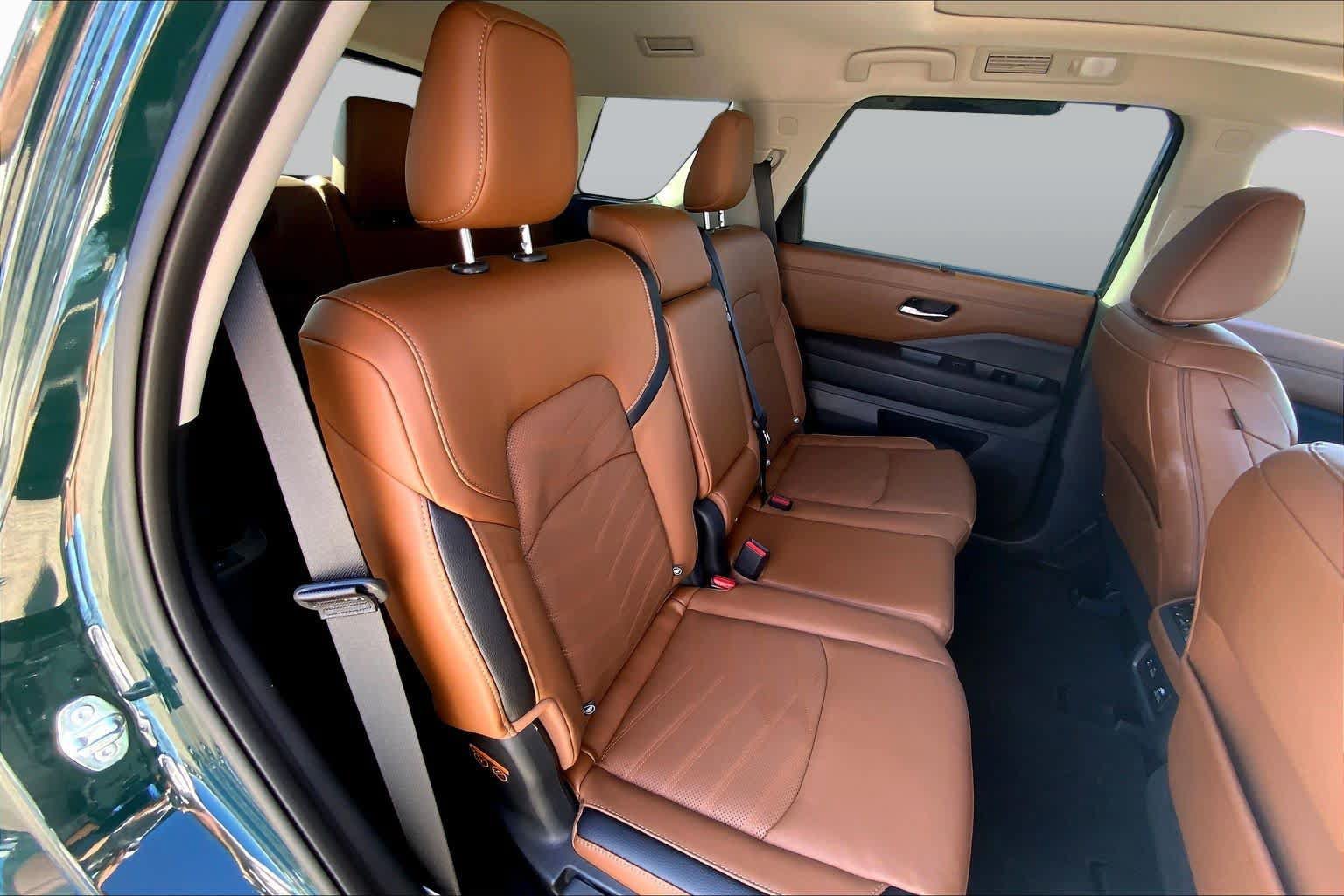 Used 2025 Nissan Pathfinder Platinum w/ Cargo Package FWD image 18