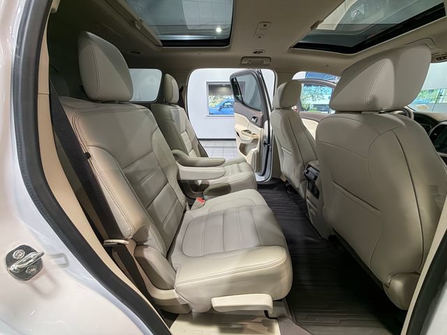 Used 2019 GMC Acadia Denali w/ Technology Package FWD image 12