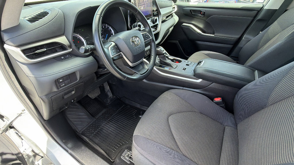Used 2023 Toyota Highlander LE image 10