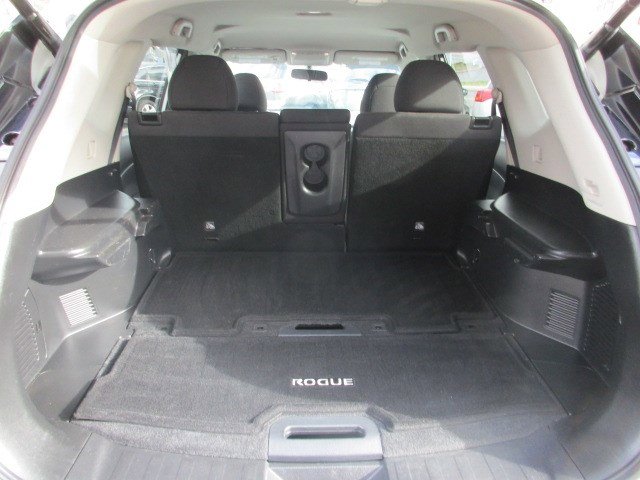 Used 2016 Nissan Rogue SV w/ SV Premium Package image 30