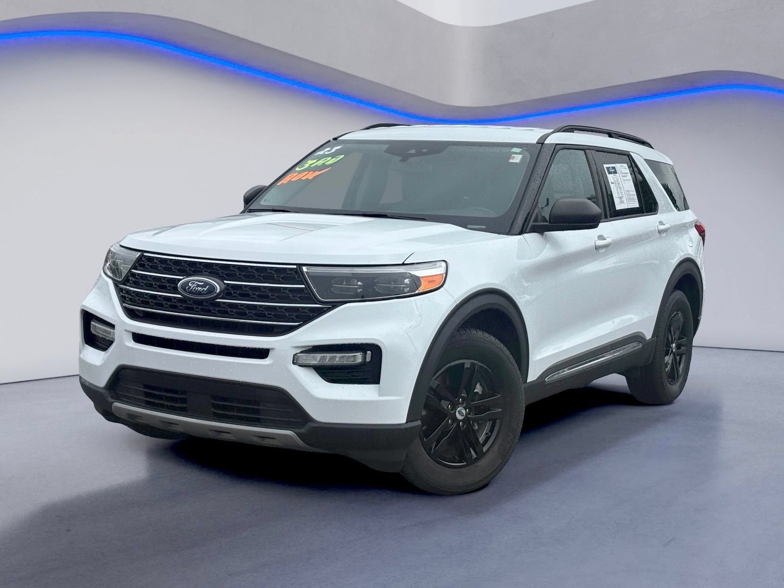 Used 2023 Ford Explorer XLT w/ Equipment Group 202A AWD/4WD image 2