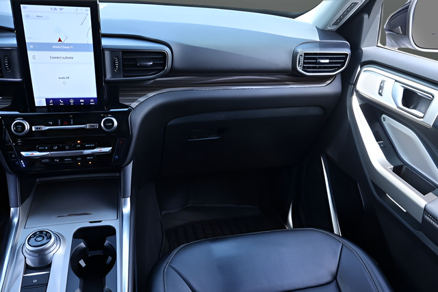 Used 2023 Ford Explorer Limited w/ Limited Technology Package RWD image 18