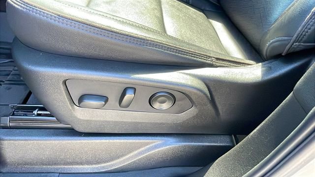 Used 2024 Chevrolet Suburban High Country w/ Advanced Technology Package image 32