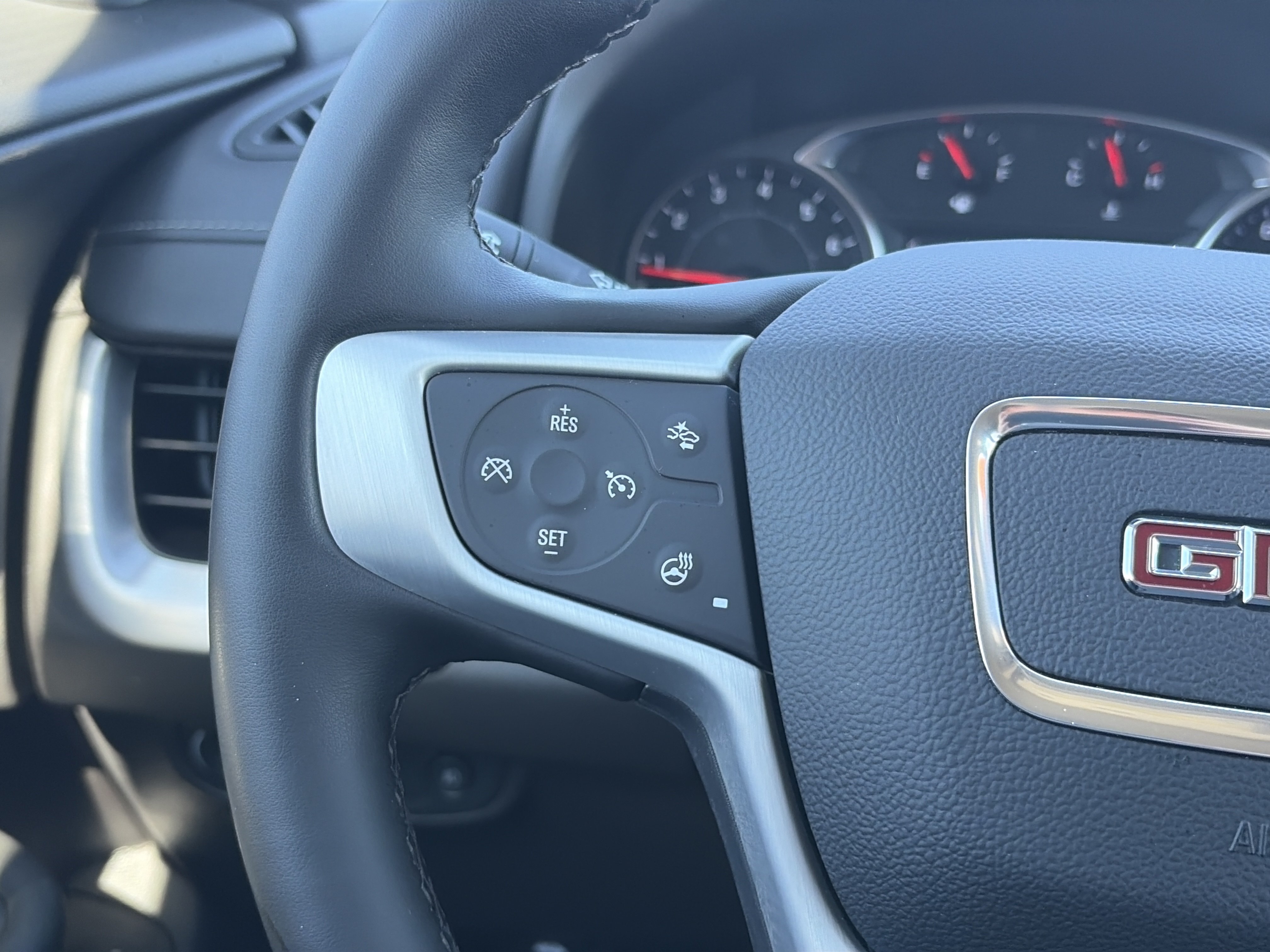 Used 2024 GMC Terrain SLT AWD/4WD image 22