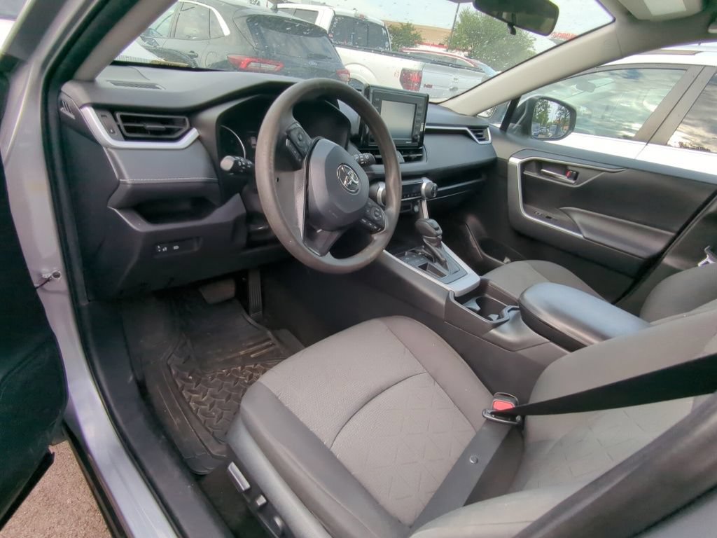 Used 2021 Toyota RAV4 XLE FWD image 7