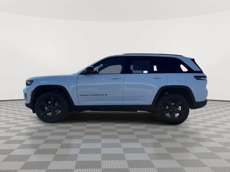 New 2025 Jeep Grand Cherokee Altitude w/ Trailer Tow Package AWD/4WD image 2
