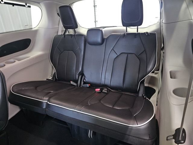 Used 2024 Chrysler Pacifica Limited FWD image 38
