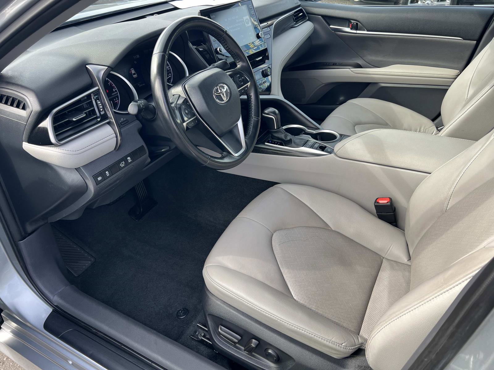 Used 2023 Toyota Camry XLE image 5