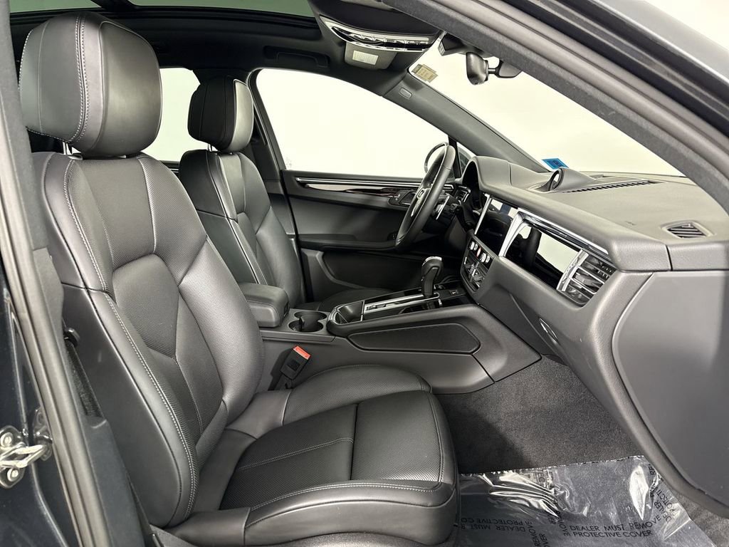 Certified 2025 Porsche Macan image 24