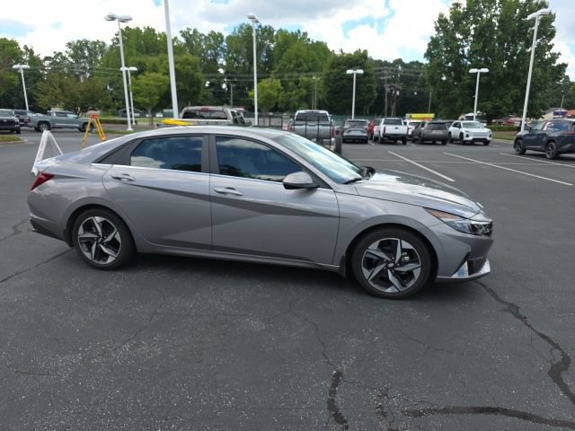 Used 2023 Hyundai Elantra Limited FWD image 5