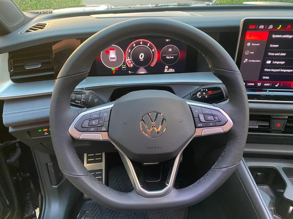 New 2026 Volkswagen Tiguan SE R-Line FWD image 14