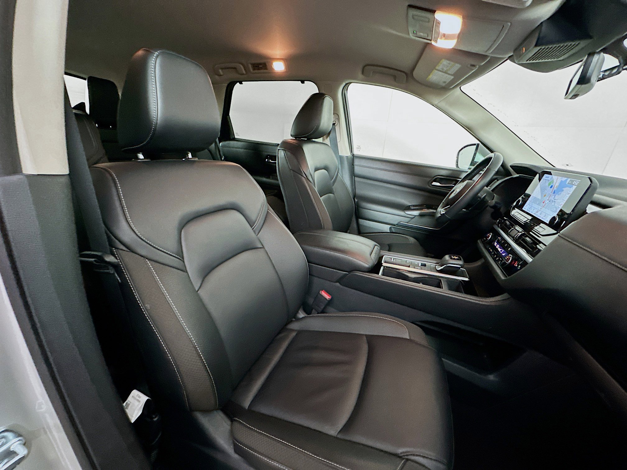 Used 2025 Nissan Pathfinder SL image 34