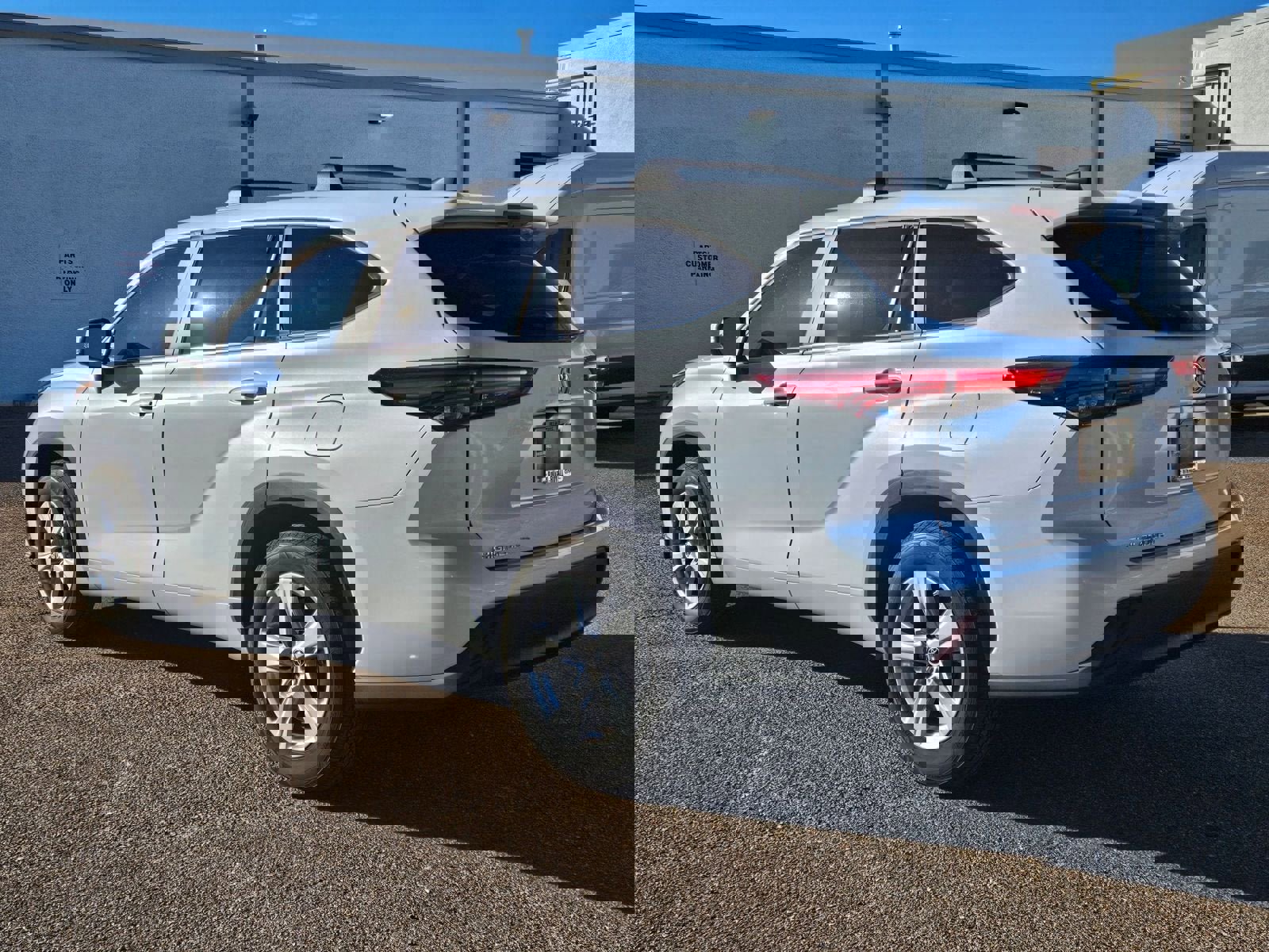 Used 2023 Toyota Highlander L image 33