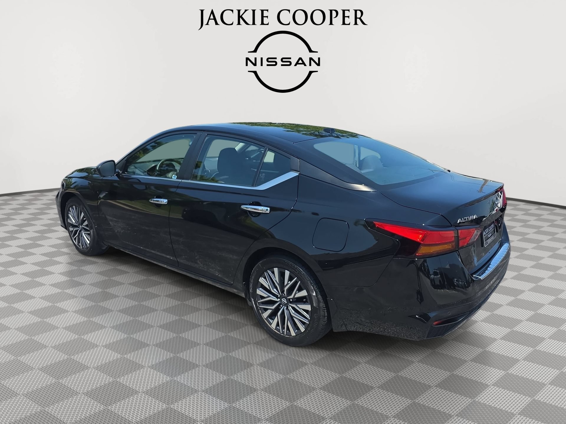 Used 2023 Nissan Altima 2.5 SV FWD image 7