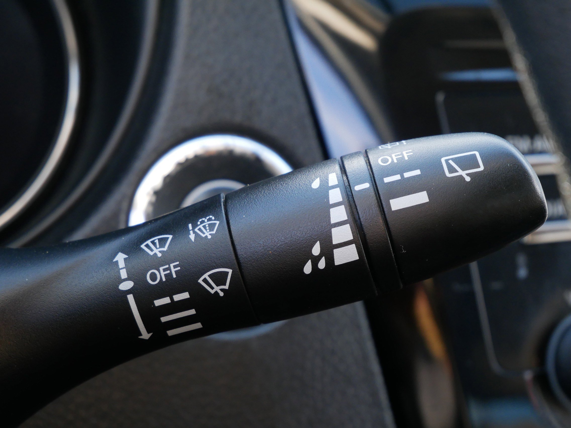 Used 2015 Nissan Rogue SV image 32