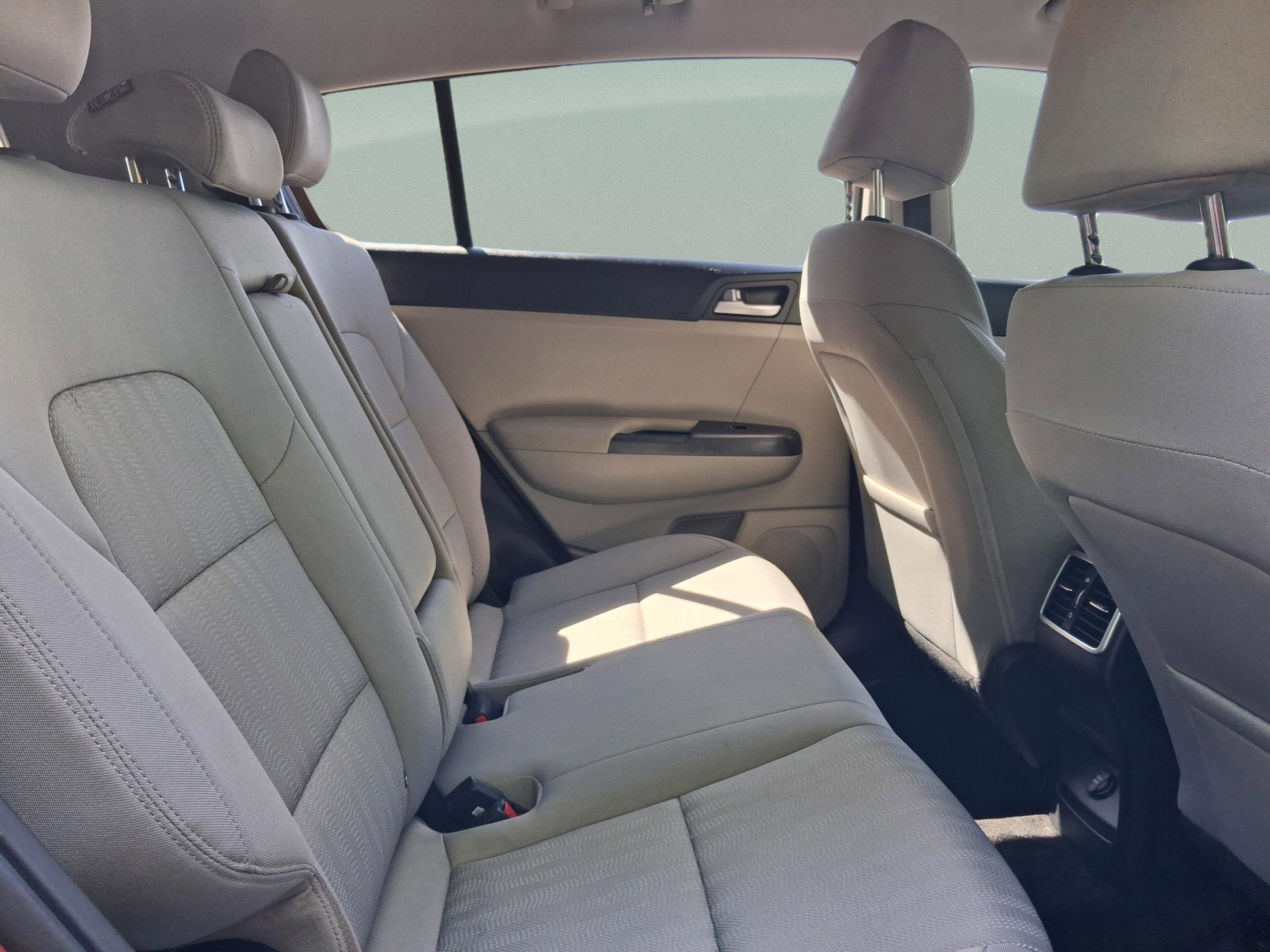 Used 2020 Kia Sportage LX image 30