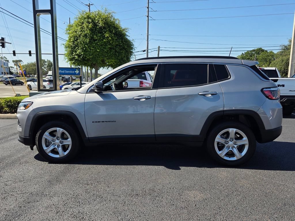 Used 2024 Jeep Compass Latitude AWD/4WD image 4