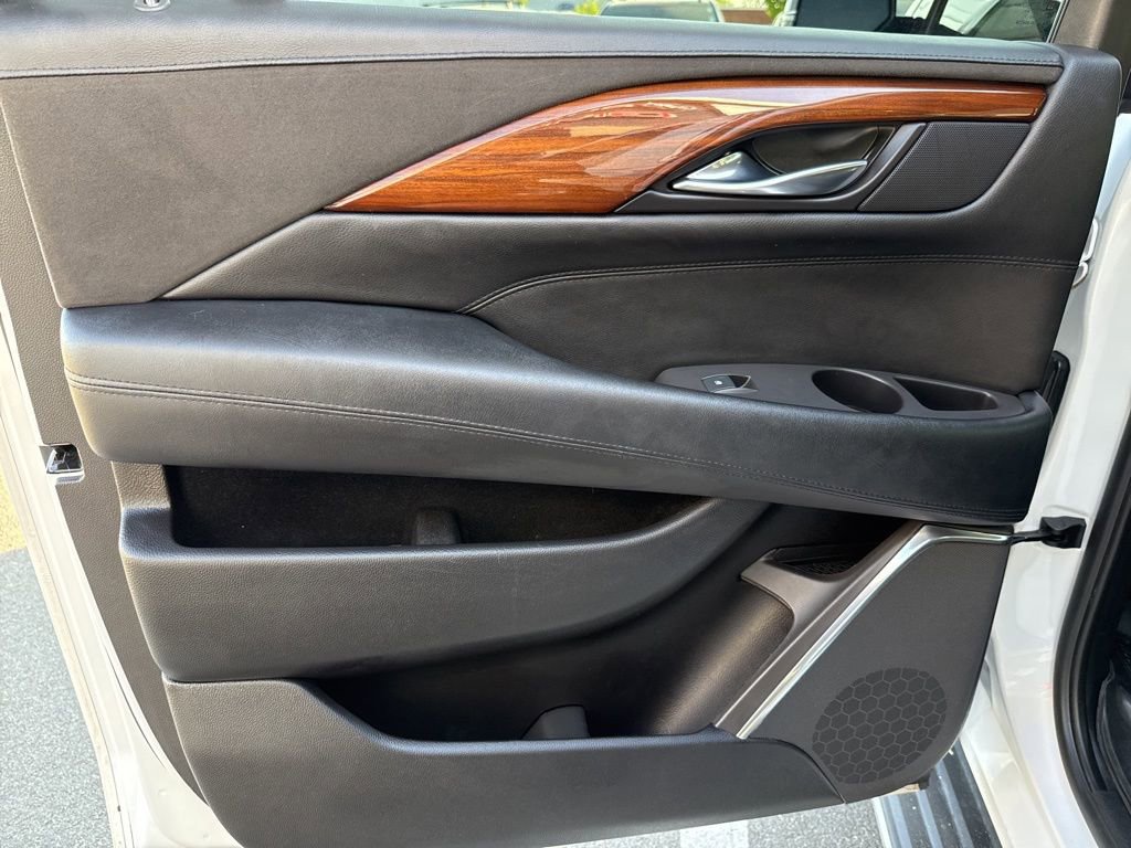 Used 2017 Cadillac Escalade ESV Luxury image 45