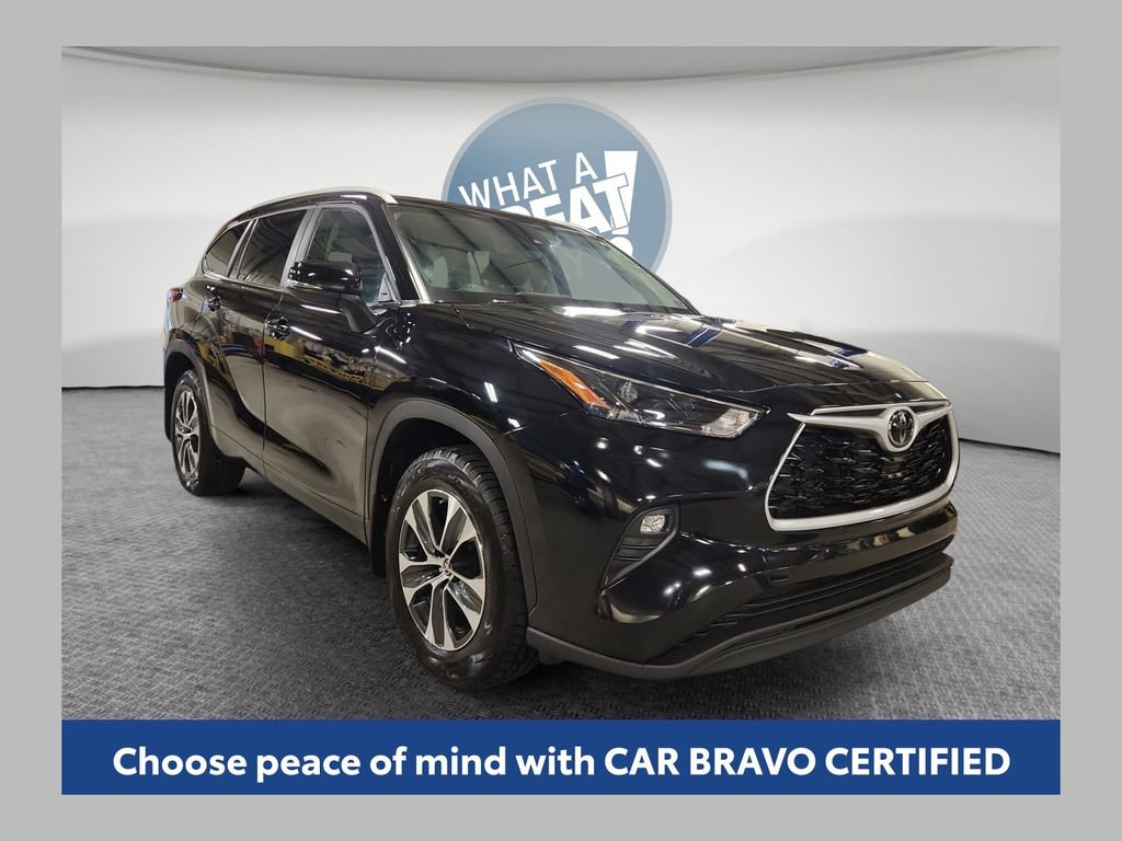 Used 2023 Toyota Highlander XLE AWD/4WD image 1