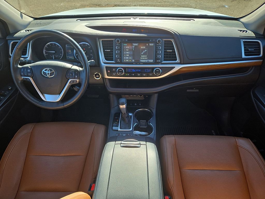 Used 2017 Toyota Highlander Limited image 18